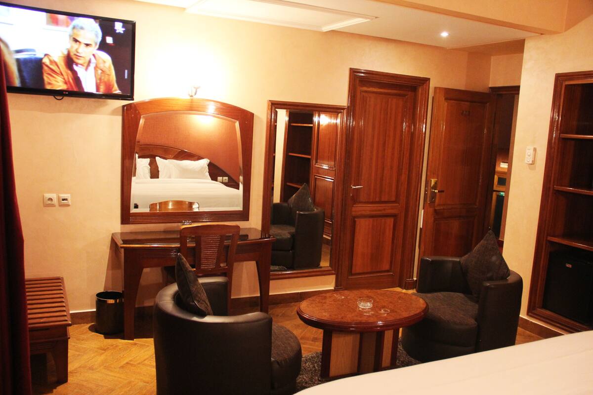 Superior Suite, 2 Bedrooms | Minibar, in-room safe, desk, blackout drapes