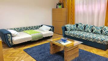Habitación doble económica, baño compartido | 1 habitación, wifi gratis y ropa de cama