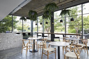 Coin salon dans le hall