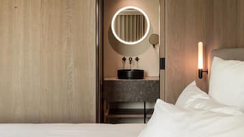 Comfort Double Room, 1 King Bed | Egyptian cotton sheets, premium bedding, pillowtop beds, free minibar