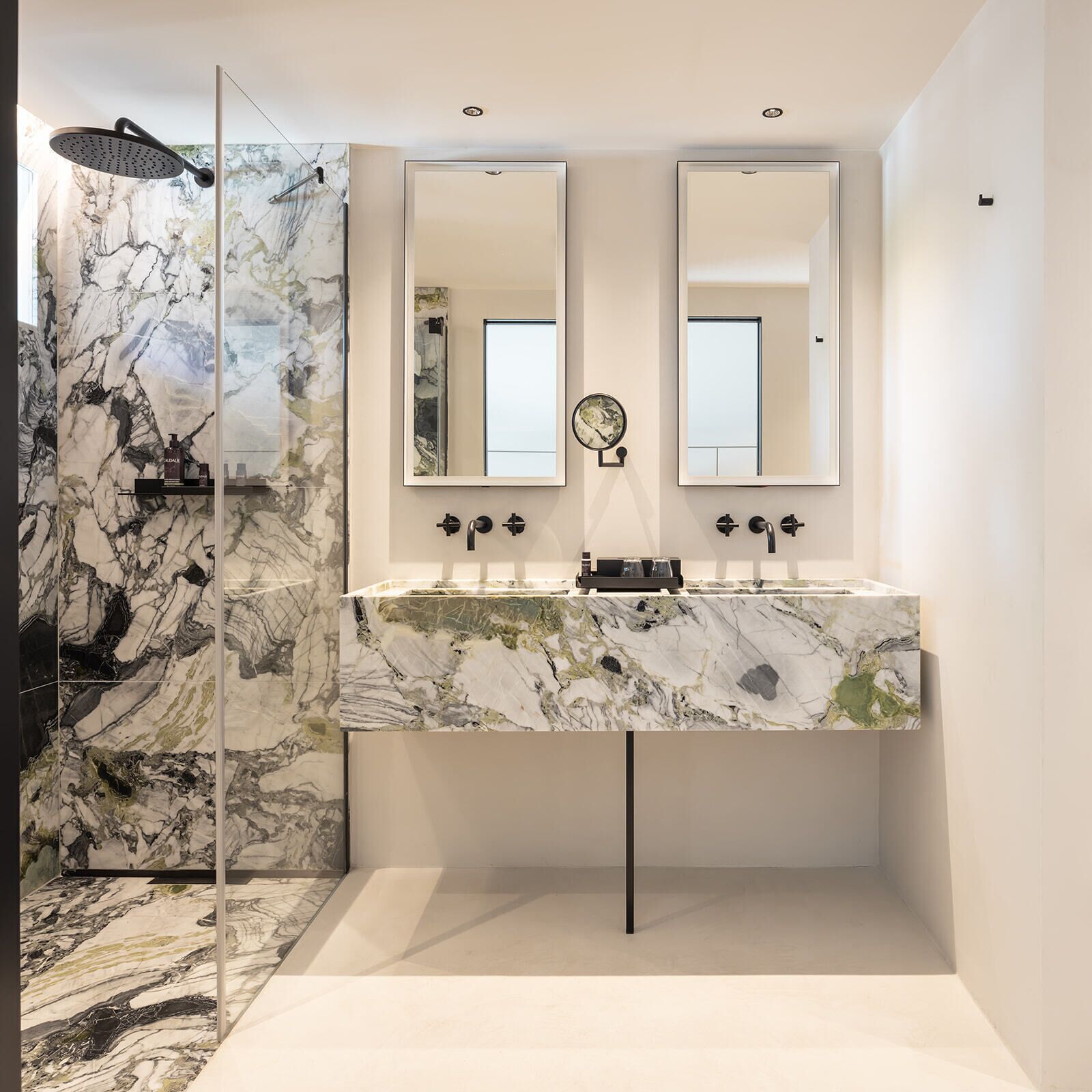 junior suite, 1 king bed | bathroom | free toiletries, hair dryer, bathrobes, slippers