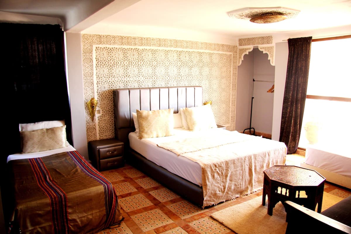 Family Suite | Meja, langsir/tirai gelap terus, Wi-fi percuma, cadar katil