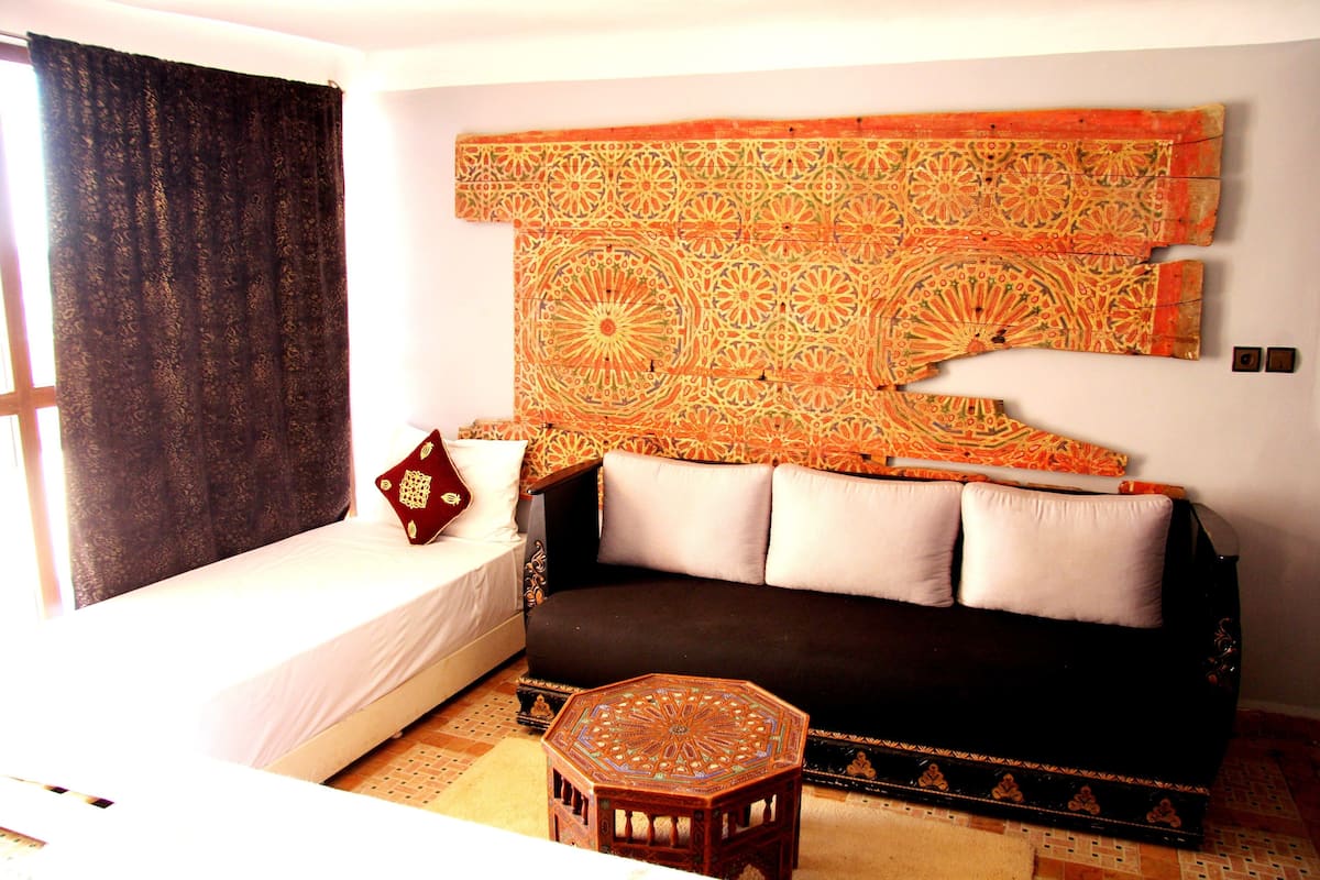 Twin Room | Meja, langsir/tirai gelap terus, Wi-fi percuma, cadar katil