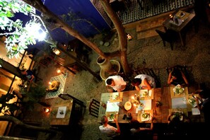 供應早餐、午餐、晚餐；摩洛哥菜