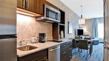 Studio, 2 Queen Beds, Non Smoking | Private kitchen | Full-size fridge, microwave, stovetop, dishwasher