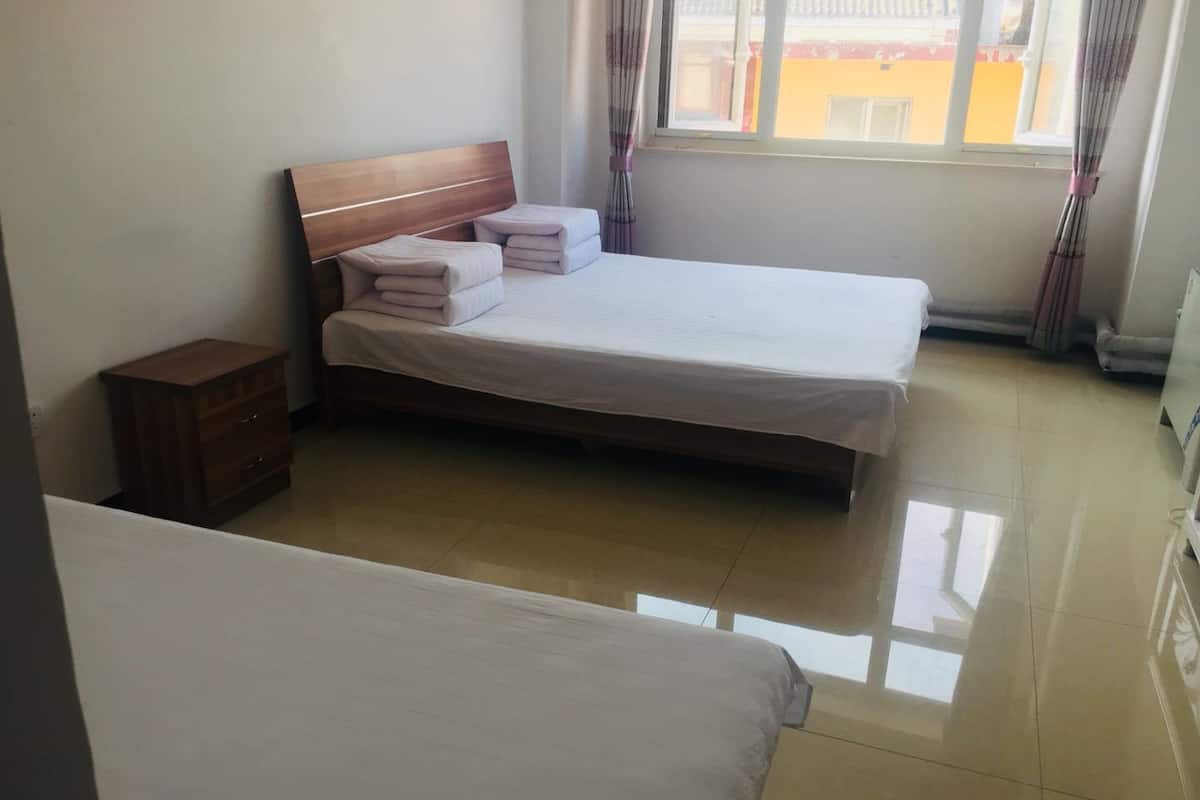 Standard Triple Room | Desk, blackout drapes, WiFi (free)