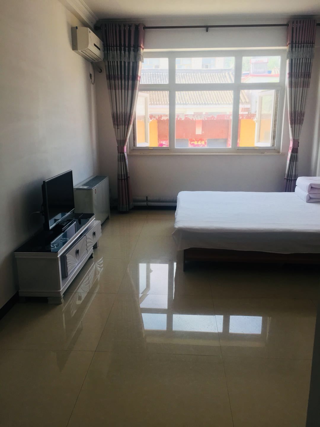 Desk, blackout curtains, free WiFi