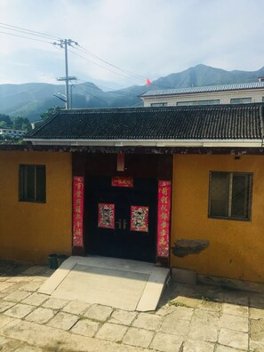 施設の正面