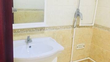 Standard Triple Room | Bathroom | Shower, free toiletries, hair dryer, slippers