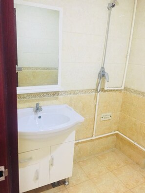 Standard Triple Room | Bathroom | Shower, free toiletries, hair dryer, slippers - Beijing Xiuying Homestay (Huairou)