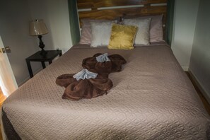 Apartment, 1 Queen Bed, Non Smoking | 6 bedrooms, Egyptian cotton sheets, premium bedding, pillowtop beds