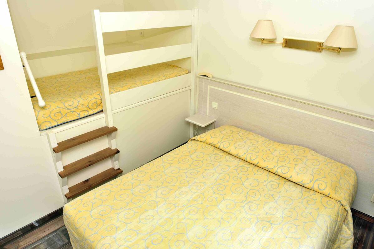 Blackout curtains, soundproofing, free WiFi, bed sheets
