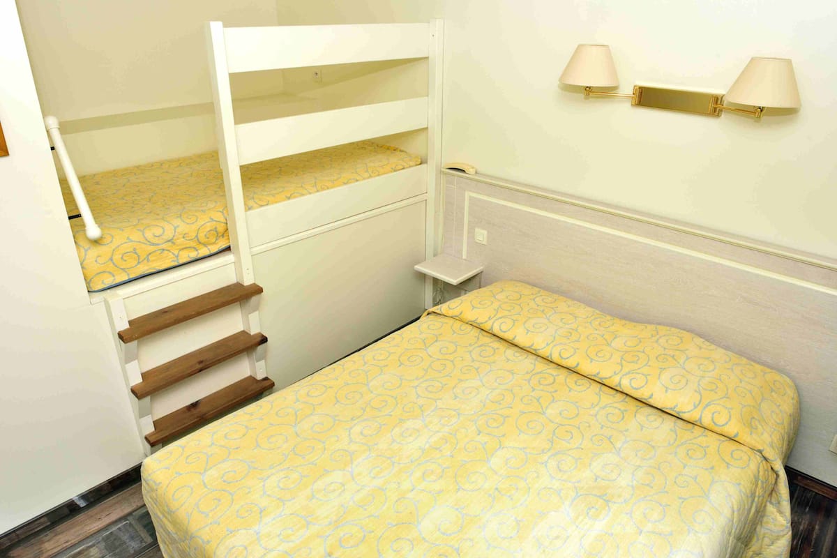 Standard Triple Room, Multiple Beds, Non Smoking