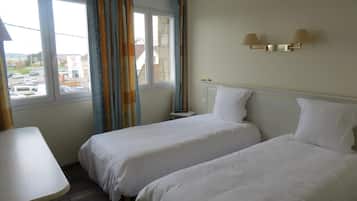 Cortinas blackout, insonorización, wifi gratis y ropa de cama