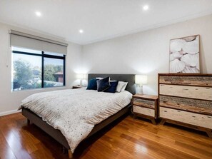 2 Schlafzimmer, Schreibtisch, Reisekinderbett, kostenloses WLAN