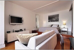 Desk, iron/ironing board, free WiFi, bed sheets