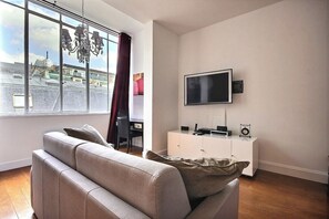 Smart TV, DVD player, books, music library