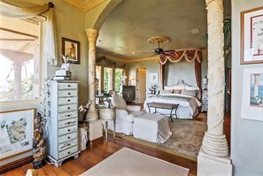 3 bedrooms, desk, iron/ironing board, travel cot - MALIBU LUXURY BEACH VILLA - 5-STAR REVIEWS! (Malibu)