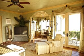 3 Schlafzimmer, Schreibtisch, Bügeleisen/Bügelbrett, Reisekinderbett