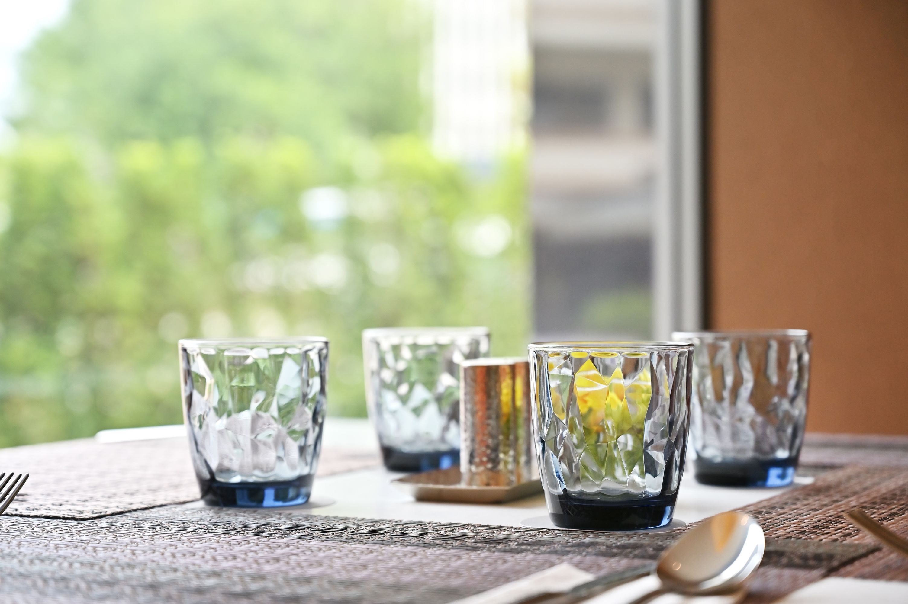 breakfast, lunch, dinner served; international cuisine