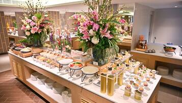 Daily buffet breakfast (THB 550 per person)