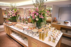Daily buffet breakfast (THB 550 per person)