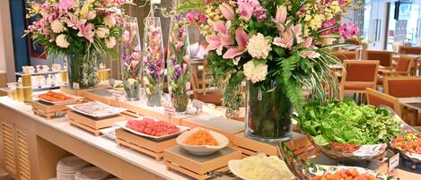 Dagelijks ontbijtbuffet (THB 550 per persoon)