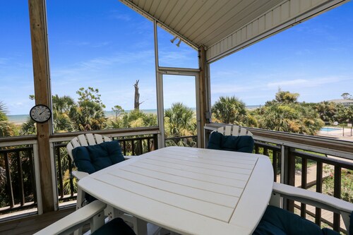 Beachfront, Spacious, Community Pool, Pet Friendly! 2-The-Beach