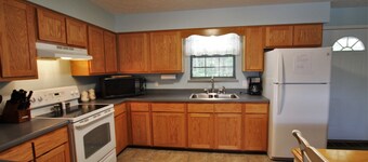 Large 8 Bedroom Home Overlooking Play Area, And Pool. Great For Family Reunions.