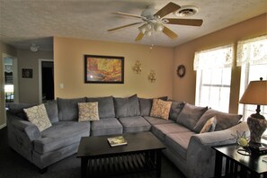 Tél évision, lecteur de DVD, chaîne hi-fi