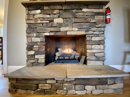 Hot tub, Campfire ring and great location!