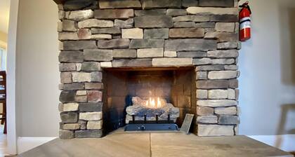 Hot tub, Campfire ring and great location!