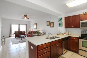 Frigorifero, microonde, forno, lavastoviglie