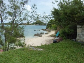 Ranta lähistöllä, rantapyyhkeitä