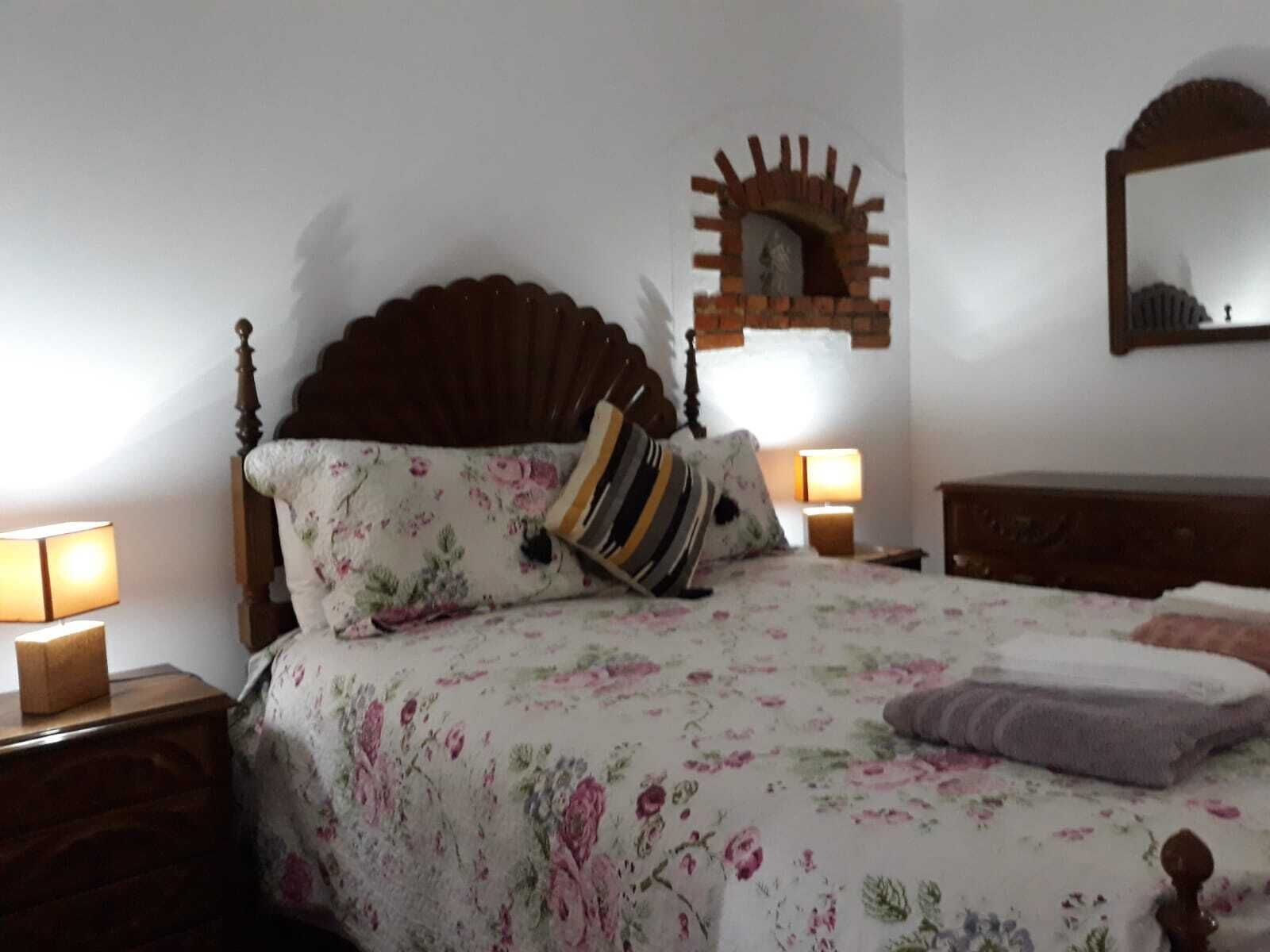 7 habitaciones, tabla de planchar con plancha, wifi y ropa de cama 