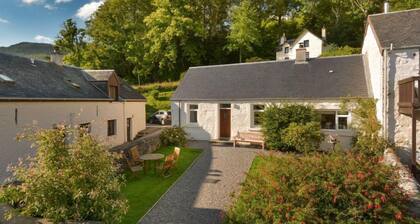 Coachmans Cottage - a delightful mews cottage with enclosed garden