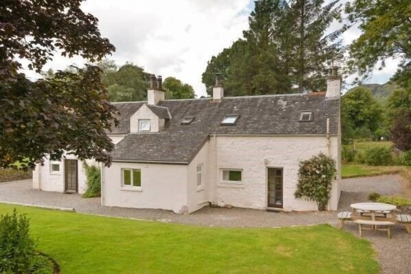 Exterior - Melfort Cottage -  a semi-detached cottage that sleeps  up to 4 guests (Kilmelford)