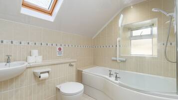 Combinazione doccia/vasca, asciugacapelli