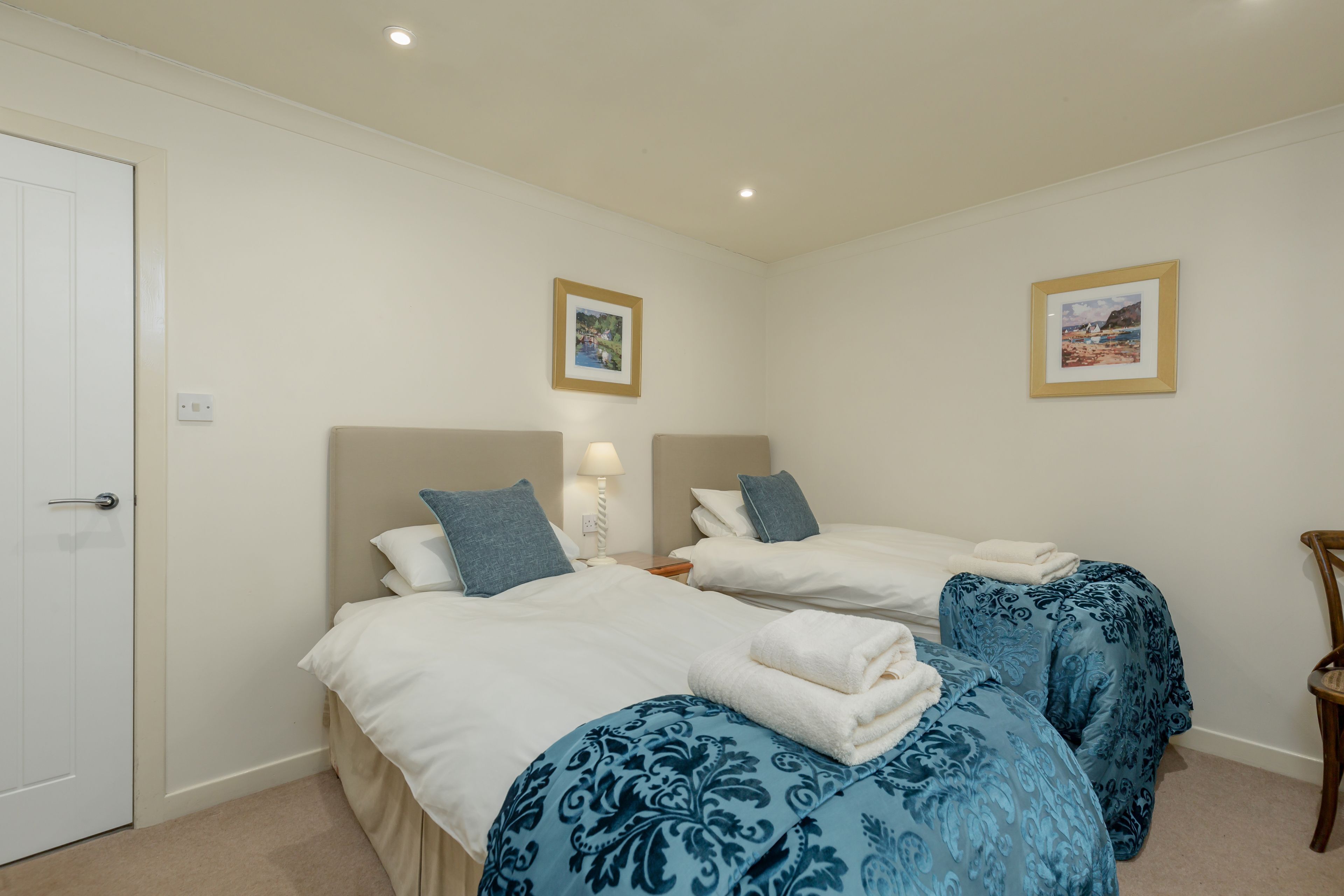 2 bedrooms, iron/ironing board, Internet