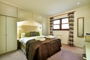 2 bedrooms, iron/ironing board, Internet - Walled Garden Mews 8 -  a mews cottage that sleeps 6 guests  in 2 bedrooms (Oban)