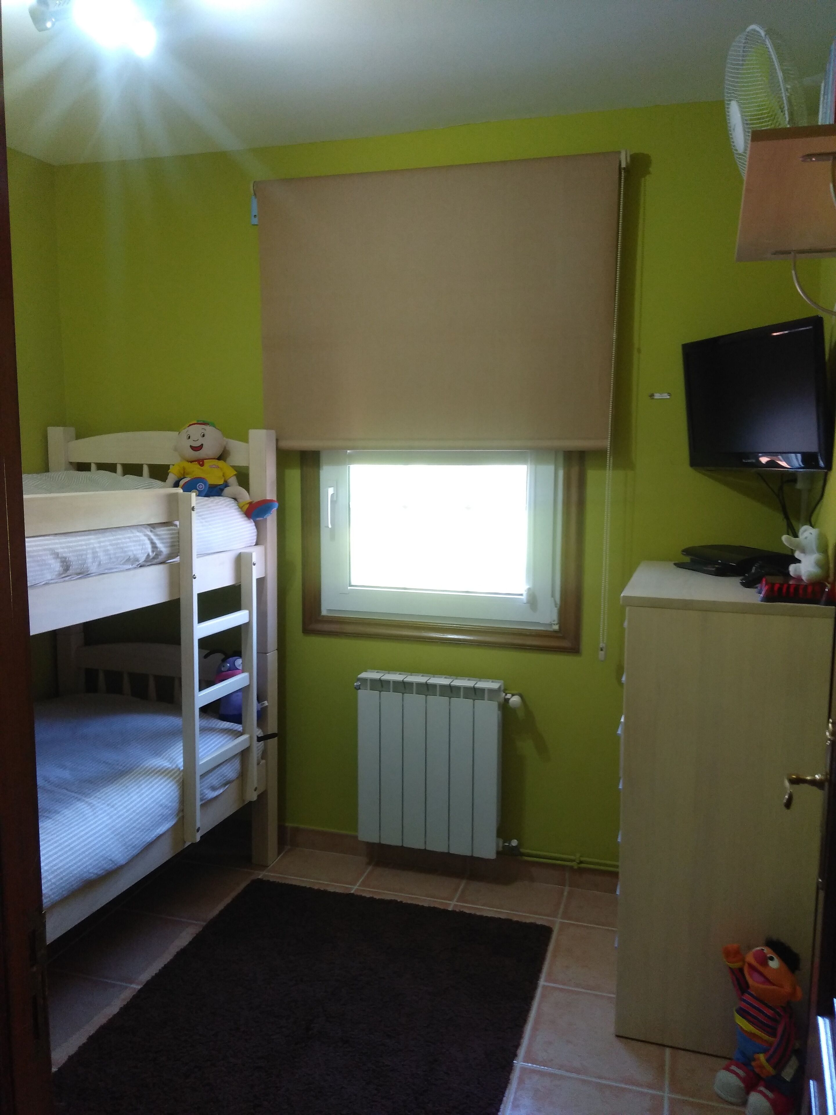 3 slaapkamers, geluiddichte muren, een strijkplank/strijkijzer