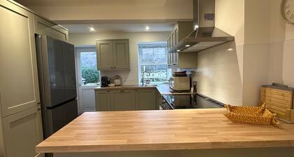 Farm Cottage 2 - a spacious house that sleeps up to 10 guests