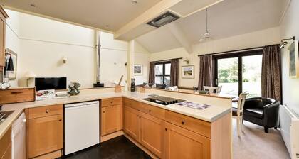 Walled Garden Mews 6 - a mews cottage that sleeps 6 guests in 2 bedrooms