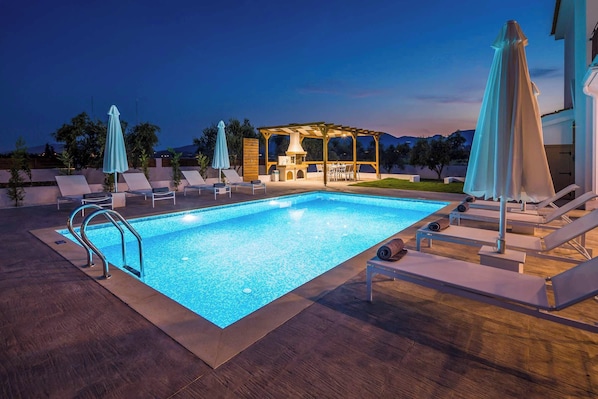 Villa (4 Bedrooms) | Außenbereich