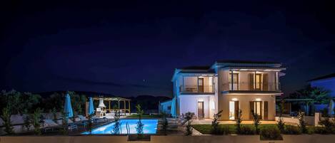 Villa (4 Bedrooms) | Exterior