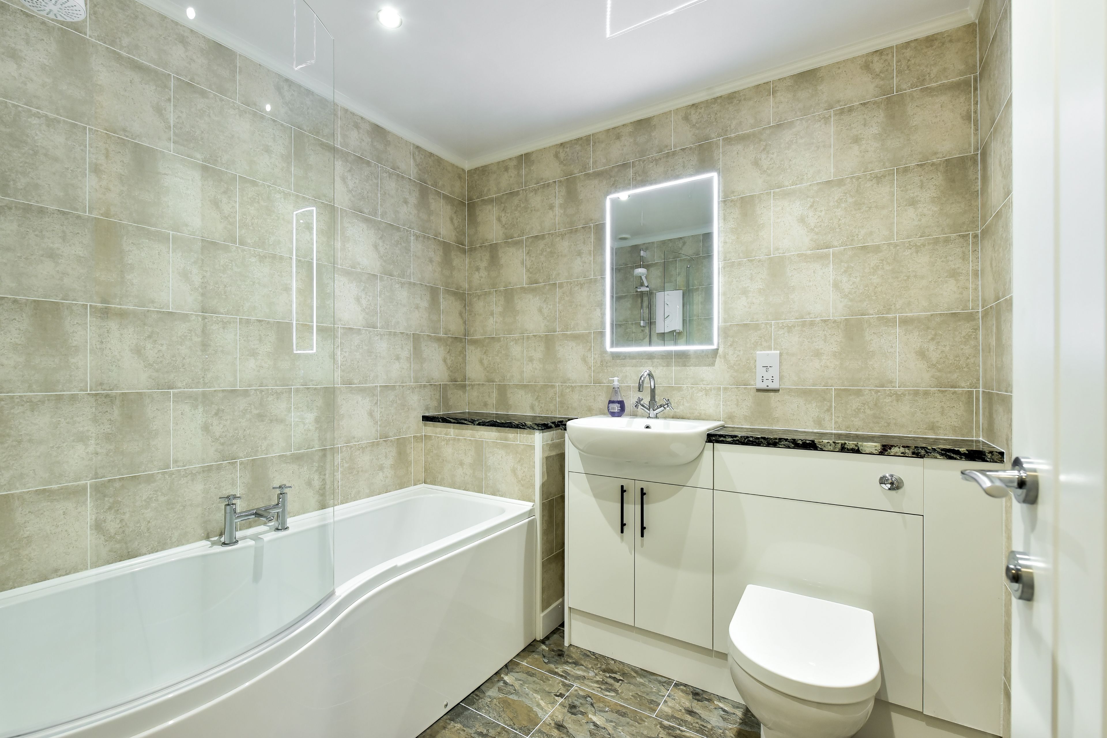 浴槽、ヘアドライヤー