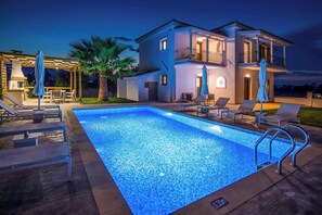 Villa (4 Bedrooms) | Exteriör
