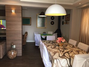 Superior House, Multiple Beds, Ensuite, Mountain View | Private kitchen | Full-size fridge, microwave, oven, stovetop - Residencial Dois Amores 1 (Florianópolis)