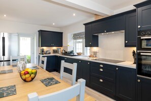 Dishwasher - Pier House Two -  Loch-side semi-detached house sleeping up to 10 (Oban)