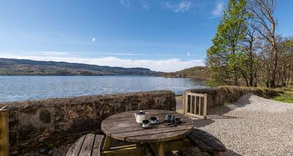 Pier House Two - Loch-side semi-detached house sleeping up to 10